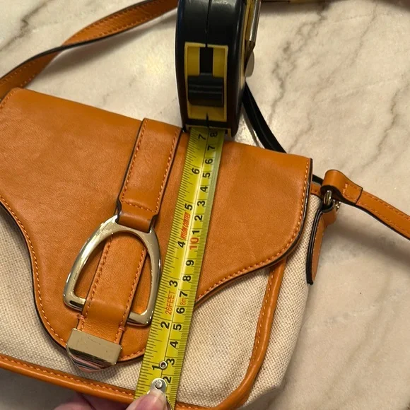 Adorable G.I.L.I. Elegant Burnt Orange and Cream Linen Cross Body Bag - Picture 7 of 8